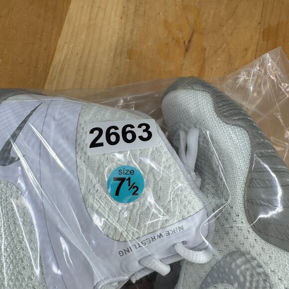 Nike Tawa Mens Size 7.5 White Metallic Silver Flyknit Wrestling Shoes CI2952-100 - Picture 8 of 8